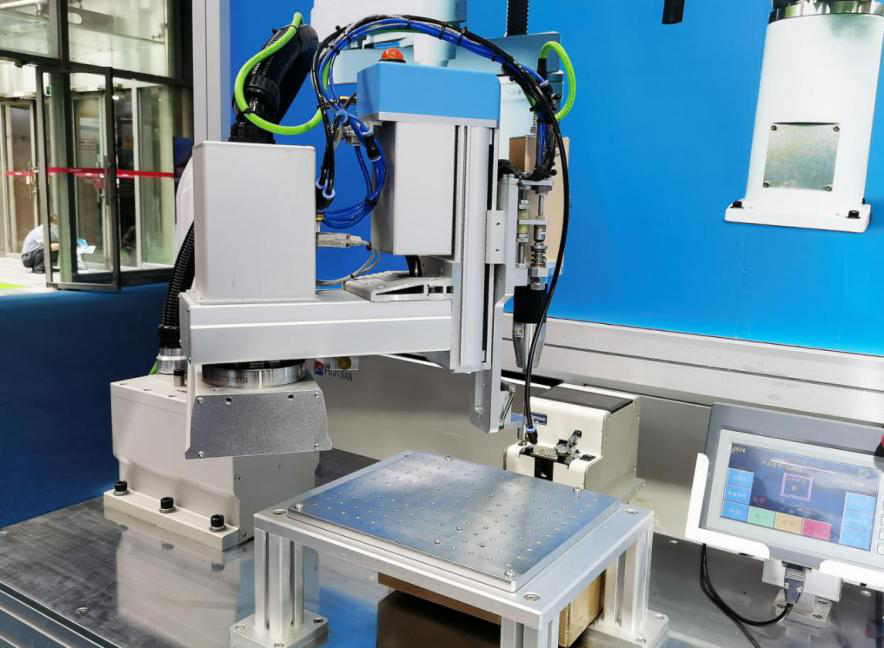 智能螺絲刀搭載協(xié)作機(jī)器人 智能螺絲刀搭載協(xié)作機(jī)器人